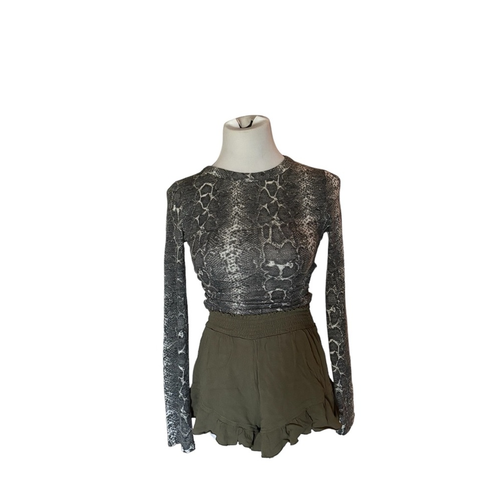 Olive La Miel Ruffle Shorts View 3